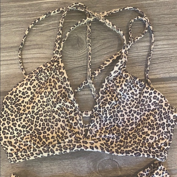 Leaport print crop leggings and matching top - Picture 3 of 9